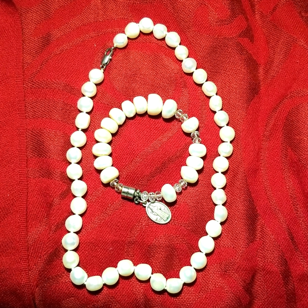 Set of pearl choker & bracelet fashion jewelry
